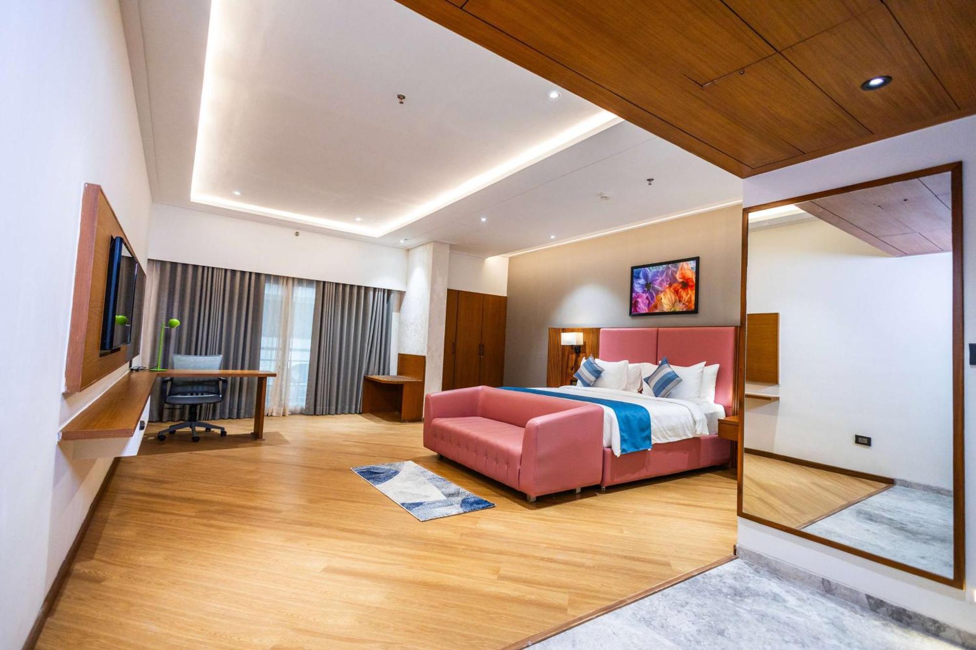 Ramada Encore By Wyndham Viramgam Экстерьер фото