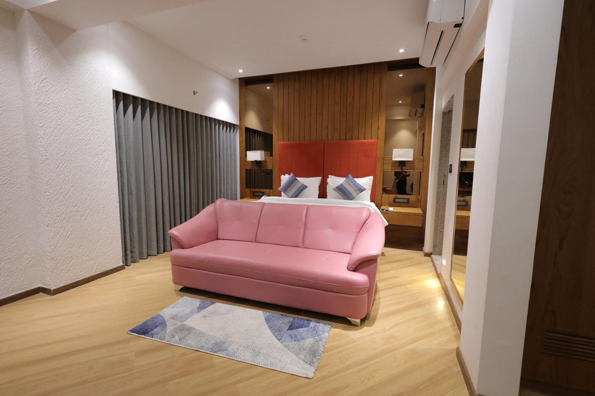 Ramada Encore By Wyndham Viramgam Экстерьер фото